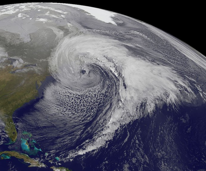 Extratropical cyklon utanför amerikanska ostkusten den 26 mars, 2015. Vindstyrkor över 45 m/s. (Wikipedia)