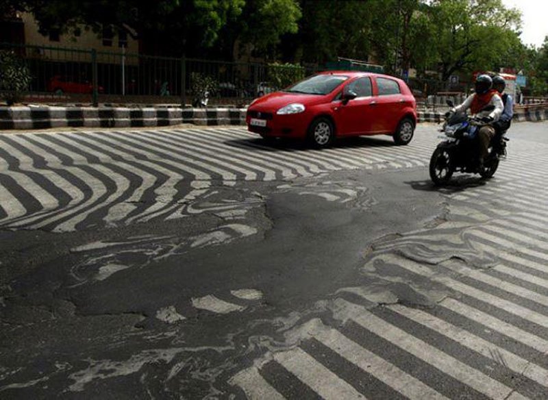 Melting asphalt i Delhi