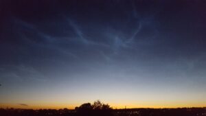 Läs mer om artikeln Nattlysande moln