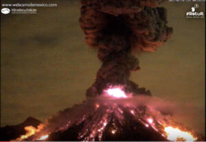 Läs mer om artikeln Vulkanutbrott i Mexiko fångat på webcam