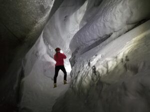 Läs mer om artikeln På och i en glaciär på Svalbard
